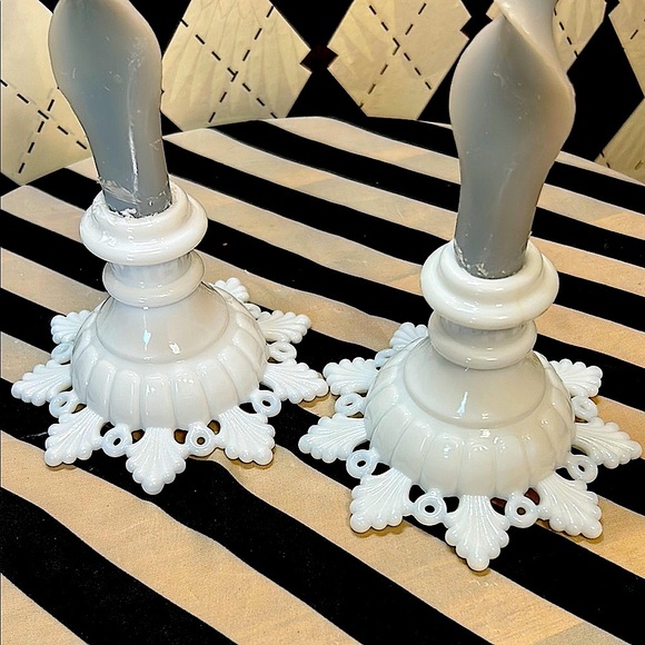 Elegant Milk Glass White Candle Holders Vintage - Picture 3 of 4